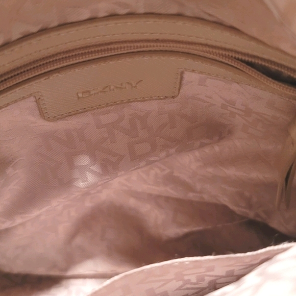 DKNY large Crossbody/shoulder bag - Picture 9 of 15